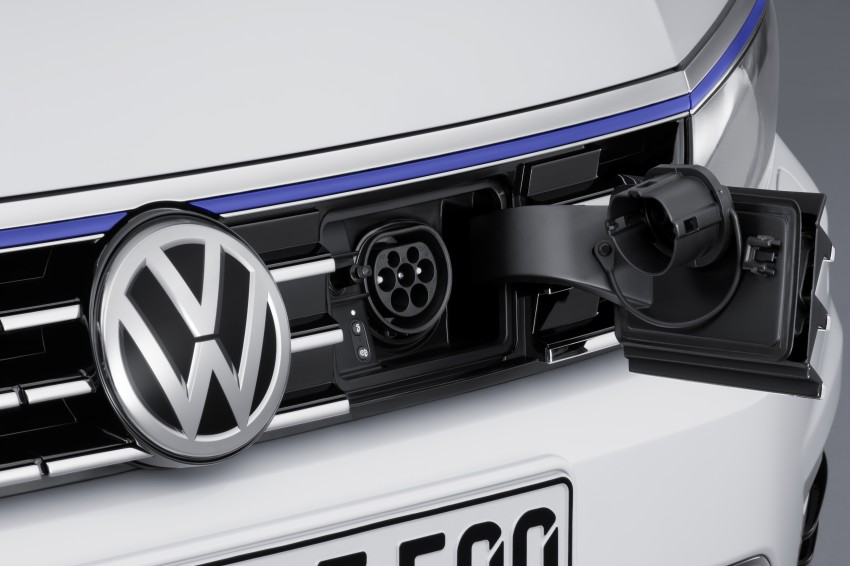 Volkswagen Passat GTE plug-in hybrid unveiled Image #276249