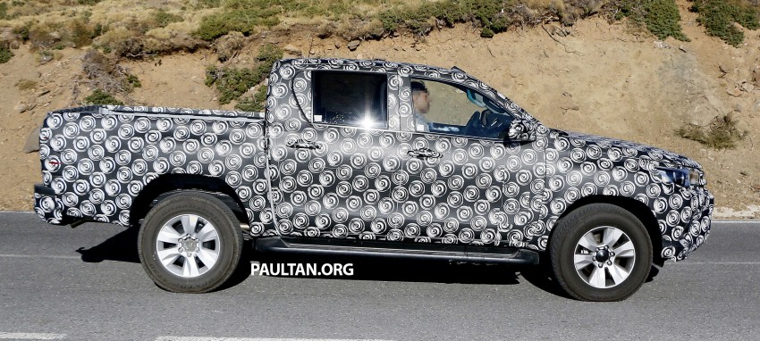 2015 Toyota Hilux spotted in Europe – clearer shots! 274217