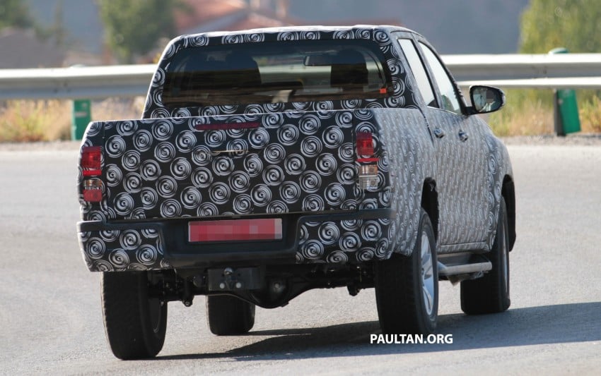 2015 Toyota Hilux spotted in Europe – clearer shots! 270701