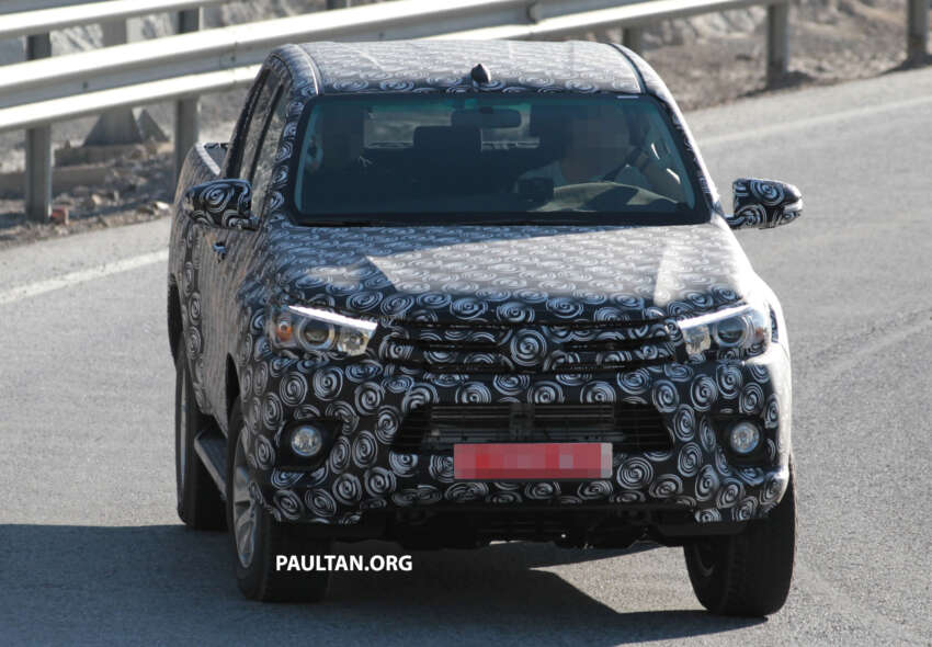2015 Toyota Hilux spotted in Europe – clearer shots! 270707