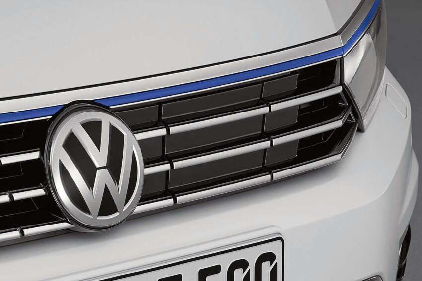 Volkswagen Passat GTE plug-in hybrid unveiled 275955