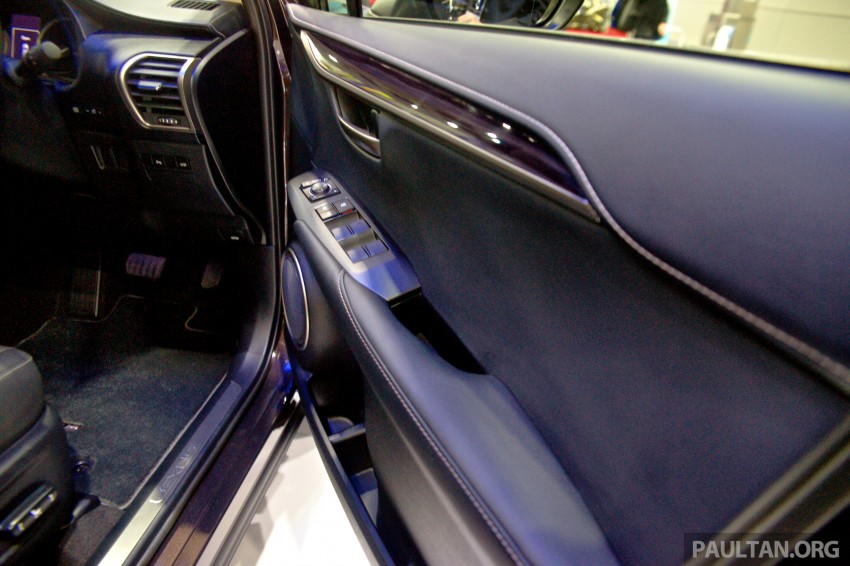 Lexus NX 300h on display at IGEM 2014 in KLCC 281018