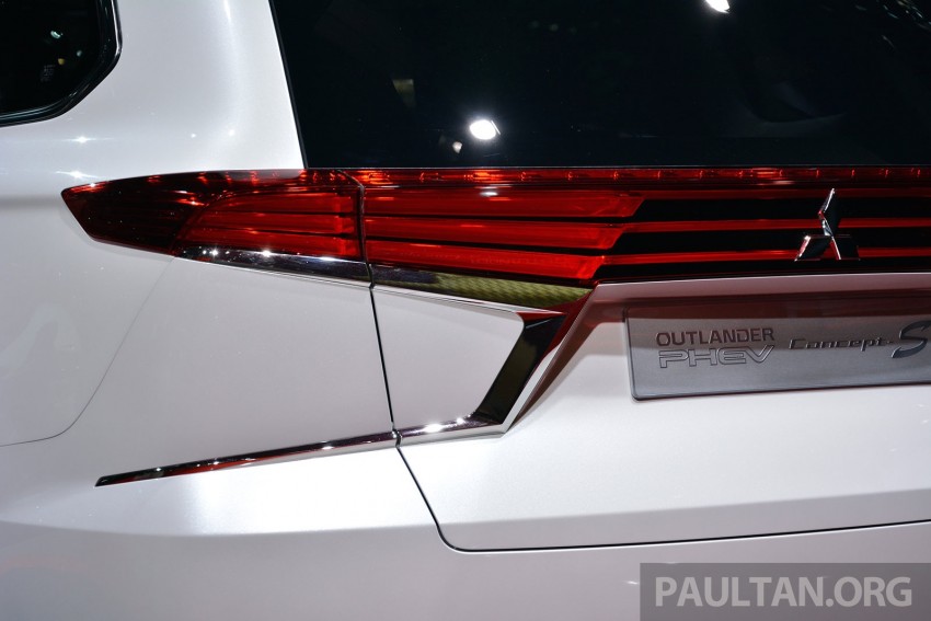 Paris 2014: Mitsubishi Outlander PHEV Concept-S Image #279962