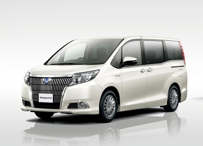 Toyota Esquire MPV launched in Japan, sister of Noah 283725