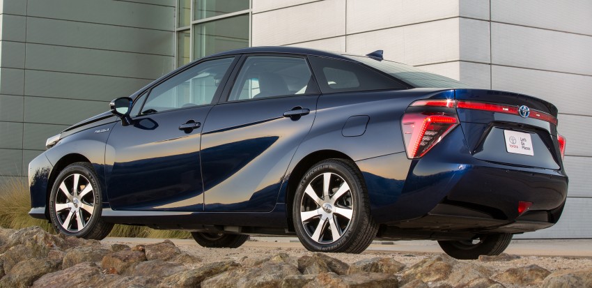 Toyota Mirai fuel cell vehicle officially revealed; touts a range of 483 km, available in second quarter of 2015 288802