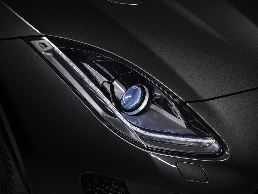 Jaguar F-Type gets manual option, 542 hp R cabrio 292033