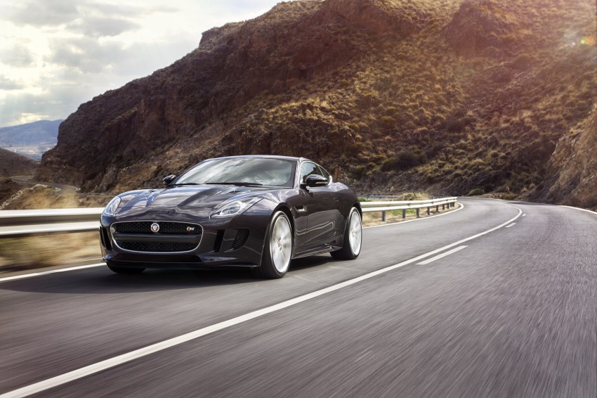Jaguar F-Type gets manual option, 542 hp R cabrio 292042