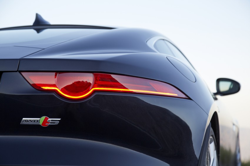 Jaguar F-Type gets manual option, 542 hp R cabrio 292046
