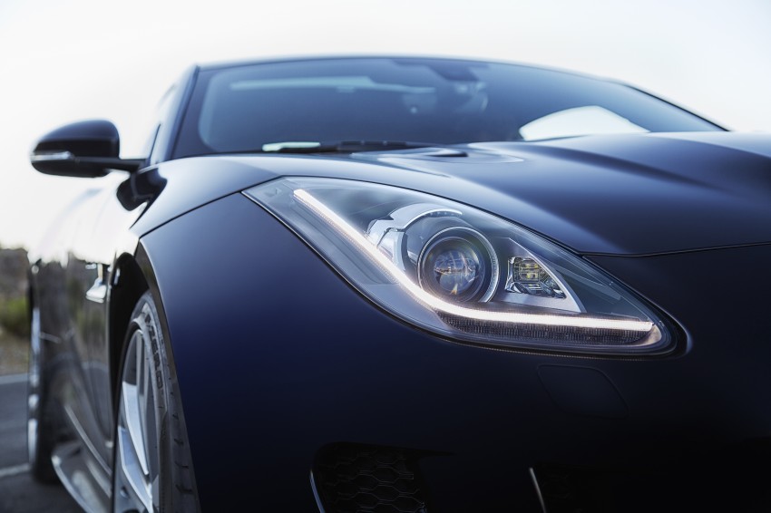 Jaguar F-Type gets manual option, 542 hp R cabrio 292051