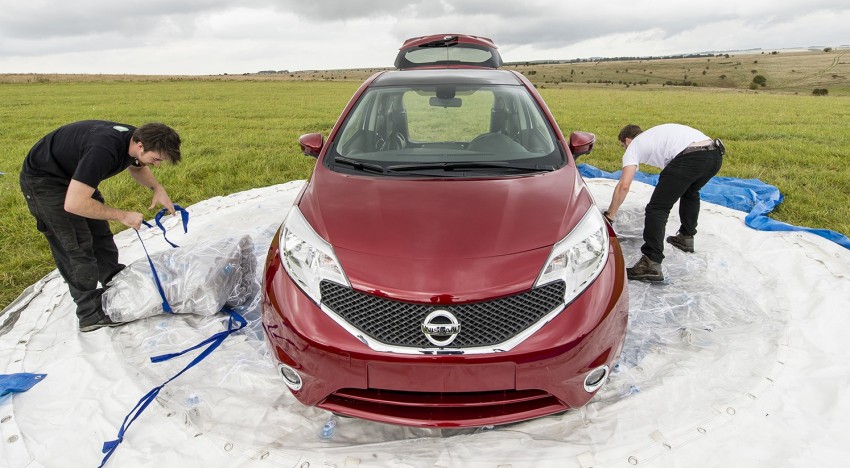 VIDEO: Nissan Note goes Zorbing to highlight safety 284782
