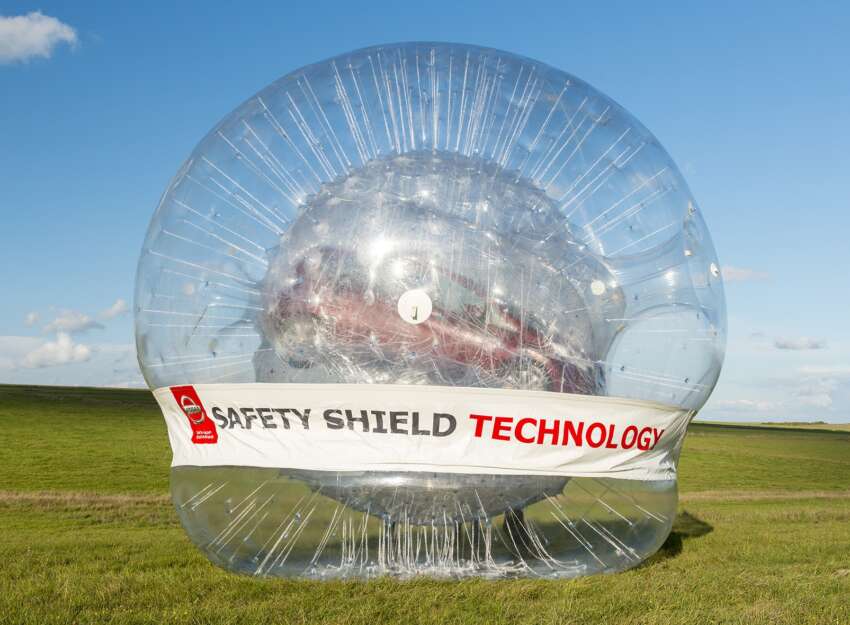 VIDEO: Nissan Note goes Zorbing to highlight safety 284783