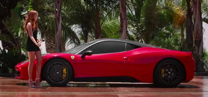 VIDEO: Ferrari 458 Italia gets destroyed by sledgehammer-wielding supermodel in Forgiato ad 287080