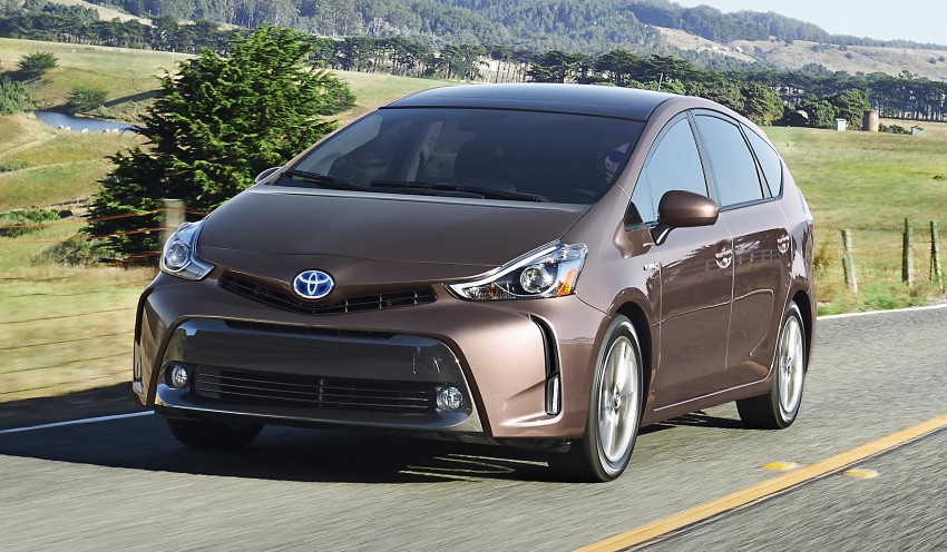 Toyota Prius v facelift debuts at the LA motor show 289770