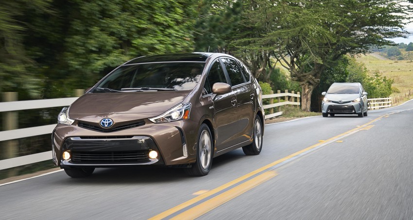 Toyota Prius v facelift debuts at the LA motor show 289771