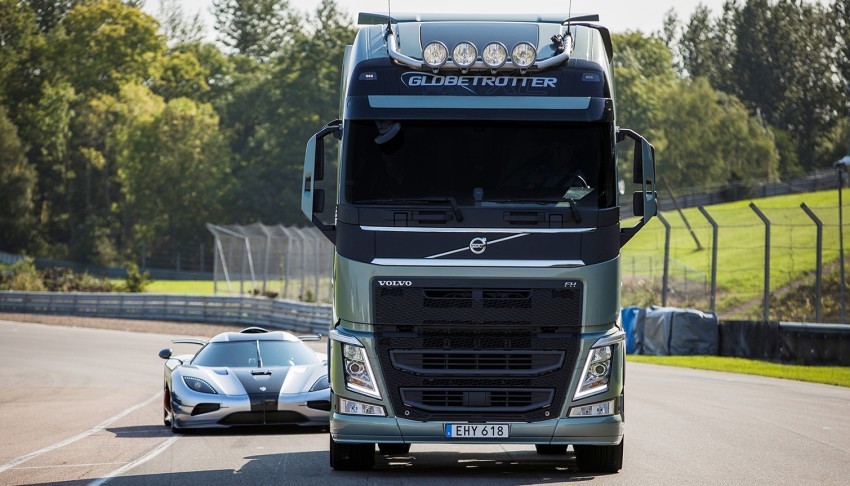 VIDEO: Volvo FH truck vs Koenigsegg One:1 on track 287589
