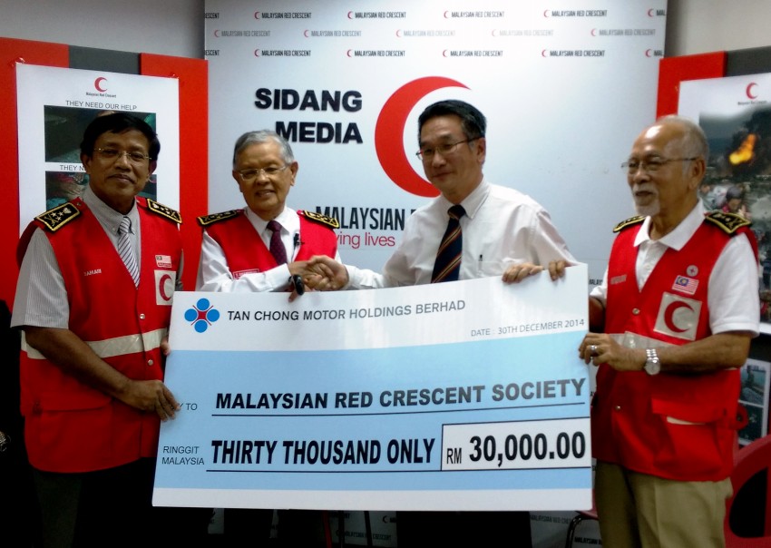 Tan Chong Motor Holdings donates to flood victims 299436