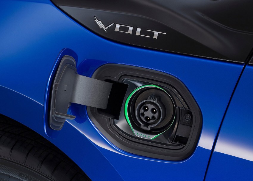 2016 Chevrolet Volt makes debut – 80 km EV range 302402