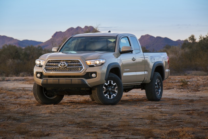 2016 Toyota Tacoma breaks cover at Detroit auto show 303028