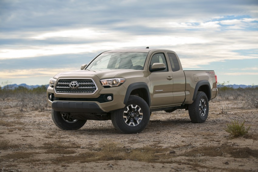 2016 Toyota Tacoma breaks cover at Detroit auto show 303032