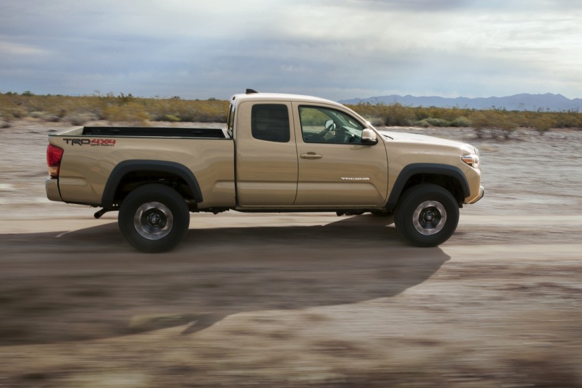 2016 Toyota Tacoma breaks cover at Detroit auto show 303046