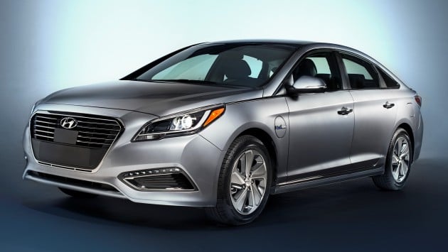 2016 Hyundai Sonata Plug-in Hybrid Electric Vehicle (PHEV), Front 3/4 Exterior