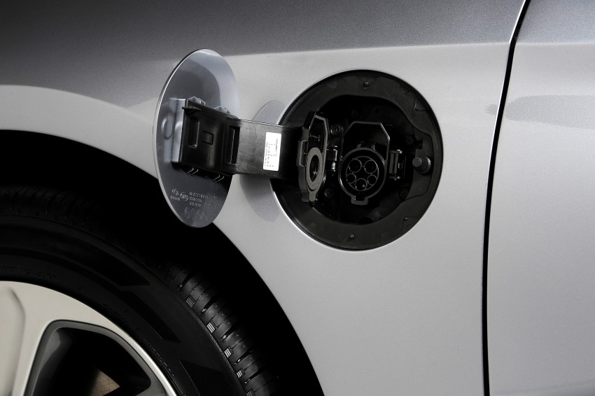 Hyundai Sonata Plug-in Hybrid debuts at Detroit 2015 – 35 km all-electric range, 17 km per litre combined 302880