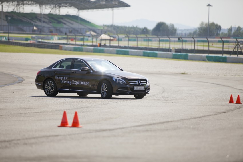 Mercedes-Benz Driving Experience 2014 – redefining the hands-on approach to defensive driver training 306514