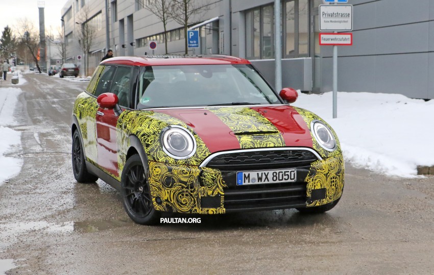 SPYSHOTS: MINI Clubman shows off its interior 310323