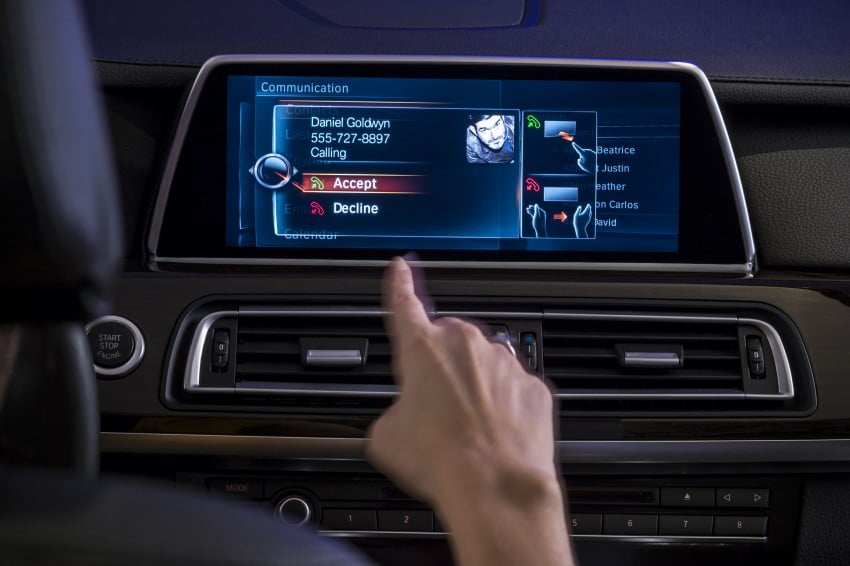 CES 2015: BMW demonstrates future iDrive with touchscreen, gesture and tablet control 300347