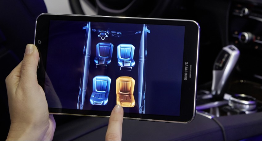CES 2015: BMW demonstrates future iDrive with touchscreen, gesture and tablet control 300379