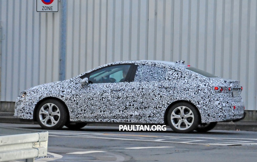 SPIED: Is this yet another new Chevrolet Cruze? 306407