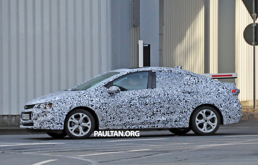 SPIED: Is this yet another new Chevrolet Cruze? 306408