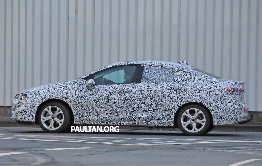 SPIED: Is this yet another new Chevrolet Cruze? 306410