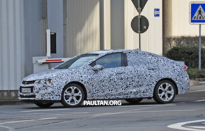 SPIED: Is this yet another new Chevrolet Cruze? 306412