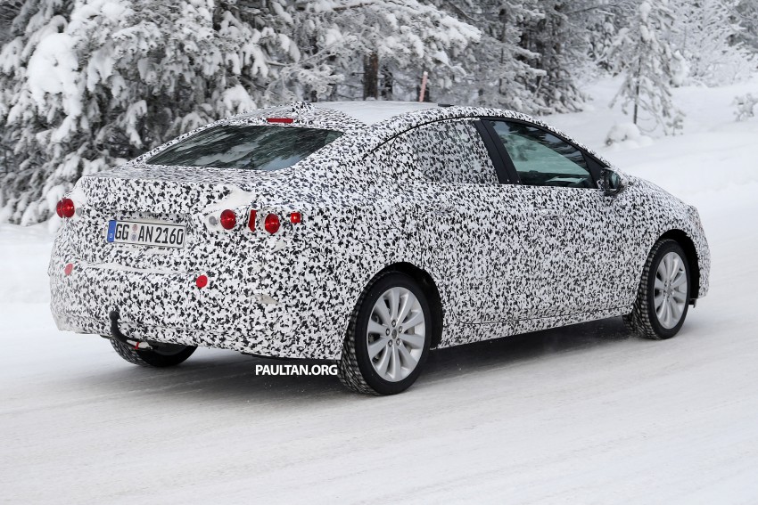 SPIED: Is this yet another new Chevrolet Cruze? 306415
