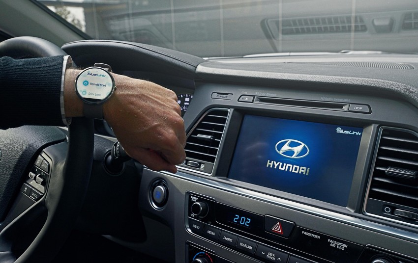 Hyundai debuts Blue Link smartwatch app at CES 2015 300681