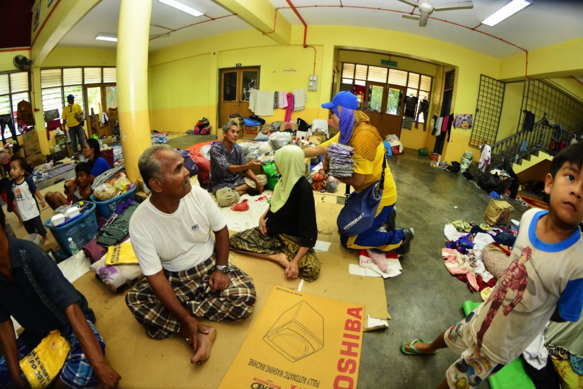 Naza donates RM400k worth of aid to flood victims 301604