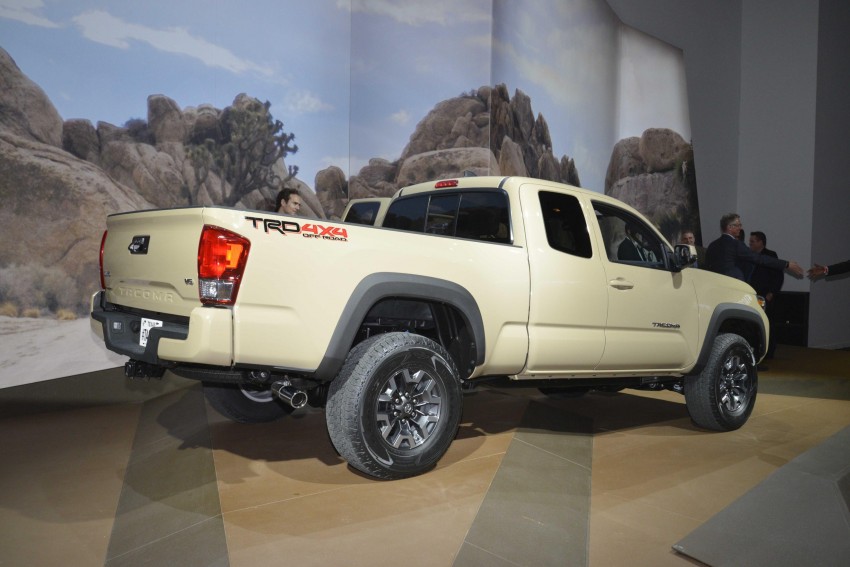 2016 Toyota Tacoma breaks cover at Detroit auto show 302986