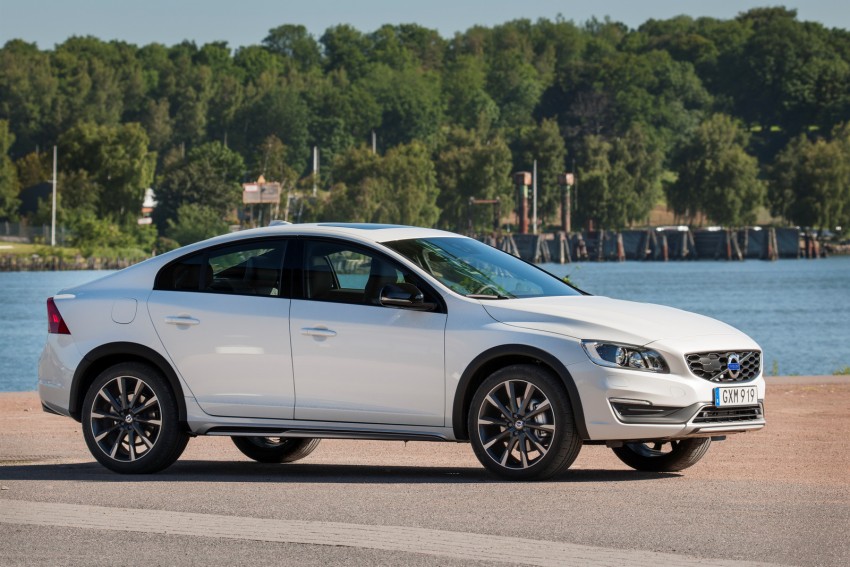 Volvo S60 Cross Country – first sedan CC for Detroit 357690