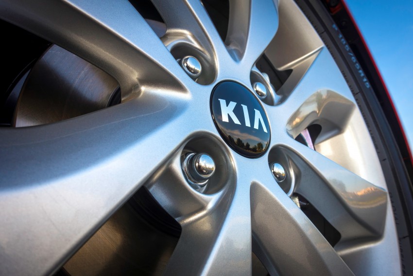 2016 Kia Rio Sedan – facelift debuts in Chicago 311667