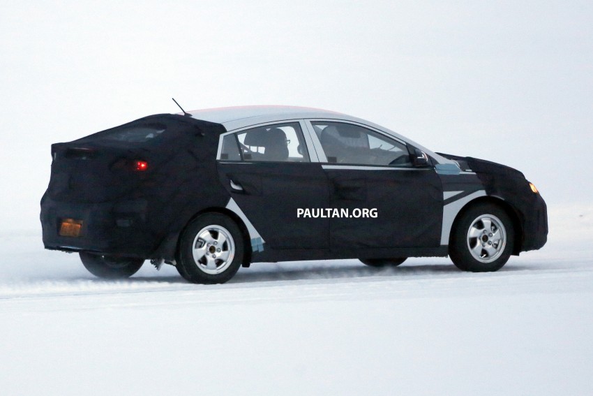 SPYSHOTS: Hyundai AE HEV mule goes winter testing 310442