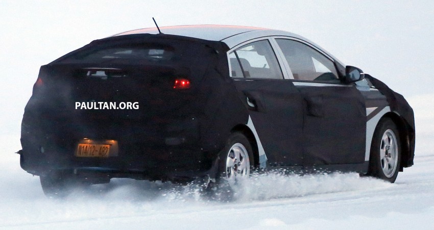 SPYSHOTS: Hyundai AE HEV mule goes winter testing 310443