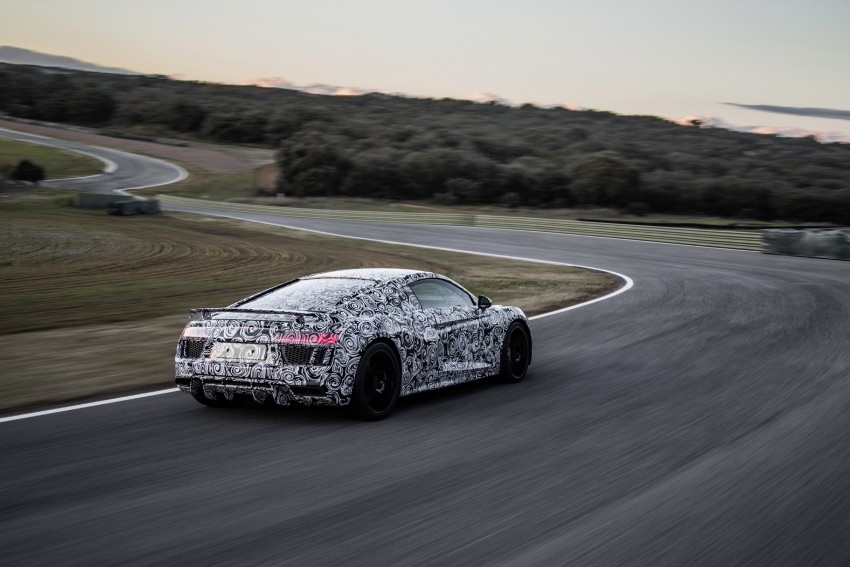 VIDEO: Audi R8 V10 Prototype driven around Ascari 312934