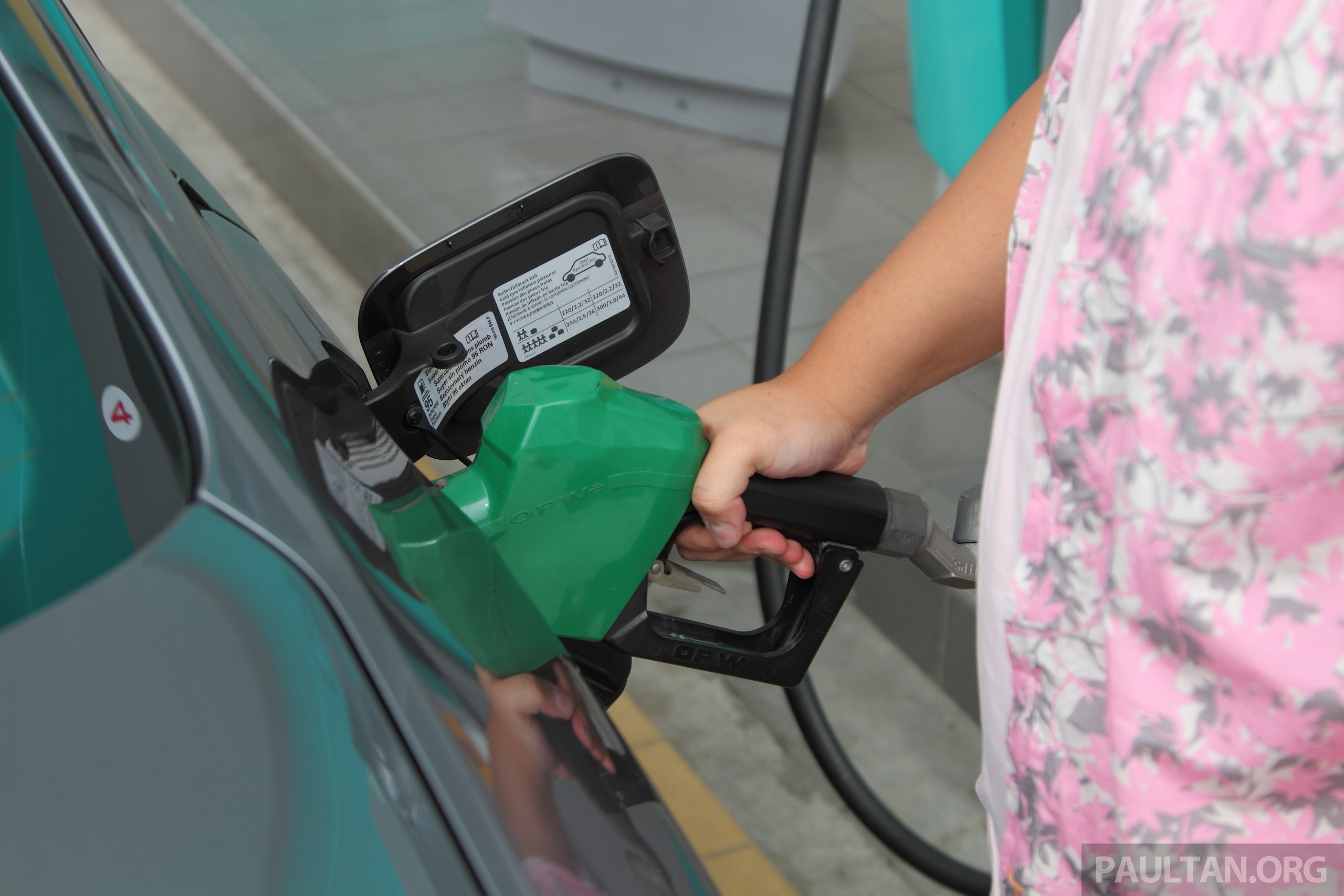 RON 97 petrol price up one sen to RM2.59 per litre