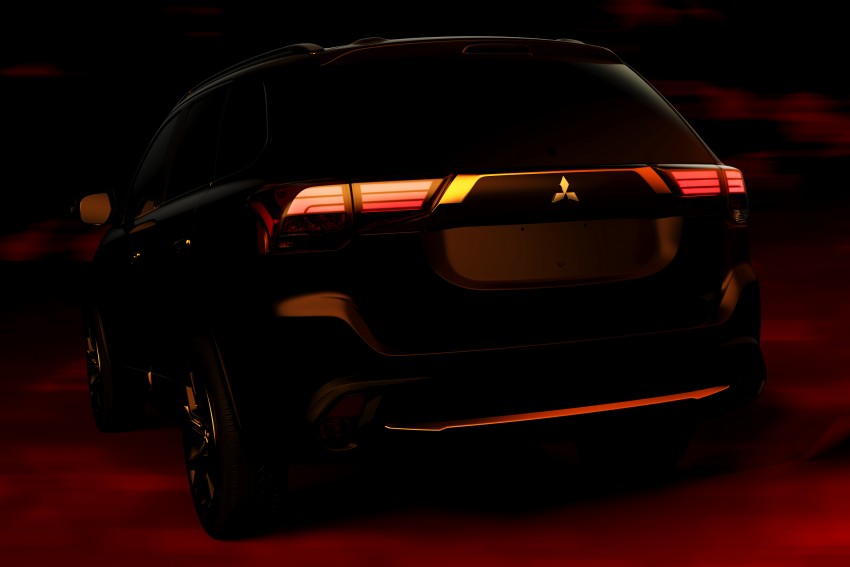 Mitsubishi Outlander facelift teased with new rear shot 320847