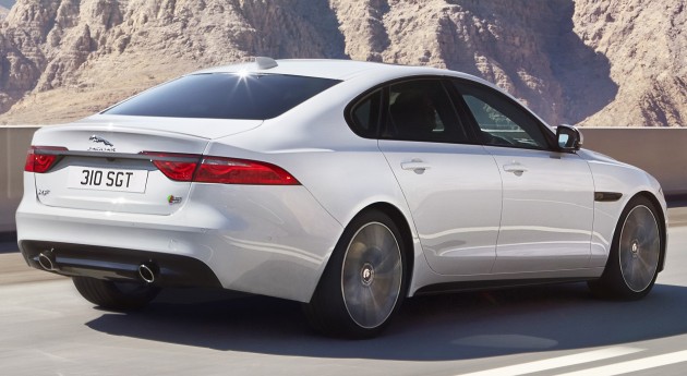 JAGUARXF_S_Dynamic_Trk_12_RHD