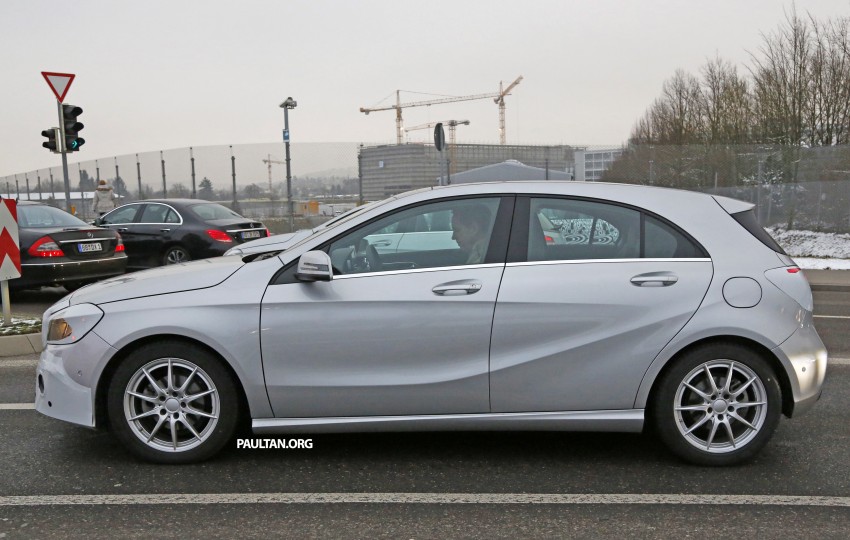 SPYSHOTS: Mercedes-Benz A-Class facelift – a first look at the updated interior 322995