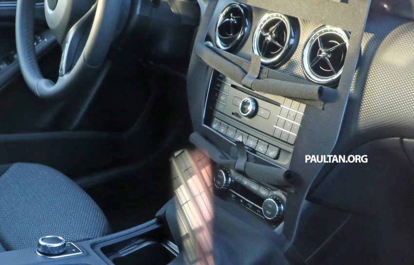 SPYSHOTS: Mercedes-Benz A-Class facelift – a first look at the updated interior 322987