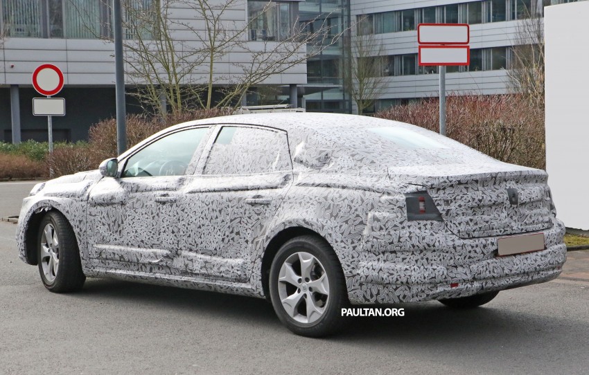 SPYSHOTS: Next-gen Renault Laguna sedan captured 317051