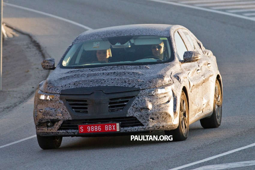 SPYSHOTS: Next-gen Renault Laguna sedan captured 318463